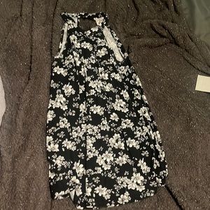 Hippie Rose black top with white flowers